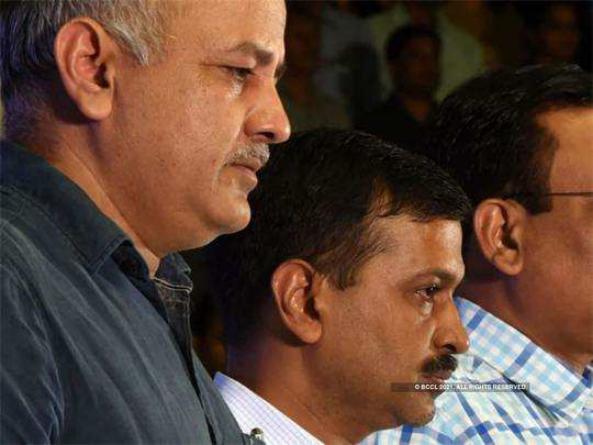 दिल्ली की अदालत ने मुख्यमंत्री अरविंद केजरीवाल, मनीष सिसोदिया और अन्य 9 को नोटिस किया जारी