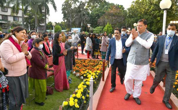 मुख्यमंत्री पुष्कर सिंह धामी का सचिवालय संघ द्वारा किया गया अभिनन्दन