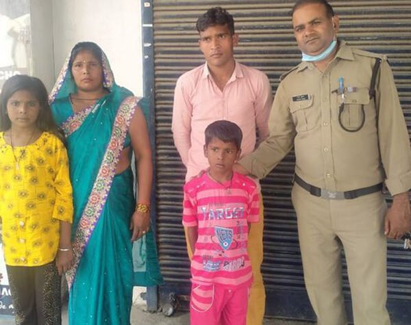 वीवीआईपी ड्यूटी निभाने के साथ ही उत्तराखंड पुलिस ने निभाया मानवता का धर्म, परिवार से बिछड़े बच्चे को किया परिजनों के सुपुर्द