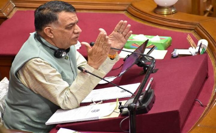 अध्यक्ष सतीश महाना ने विधान भवन में तैनात चीफ मार्शल को विधायकों के मोबाइल फोन को जब्त करने के दिए निर्देश