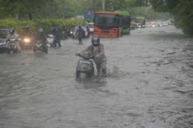 असम में भारी बारिश के कारण हालात गंभीर, भूस्खलन से 3 लोगों की मौत; सेना ने संभाला मोर्चा