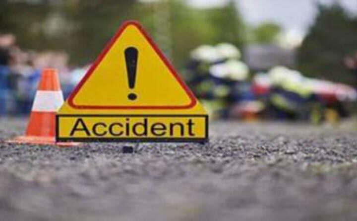 चीला बैराज रोड पर अनियंत्रित होकर पलटी बस, 24 यात्री बुरी तरह जख्मी