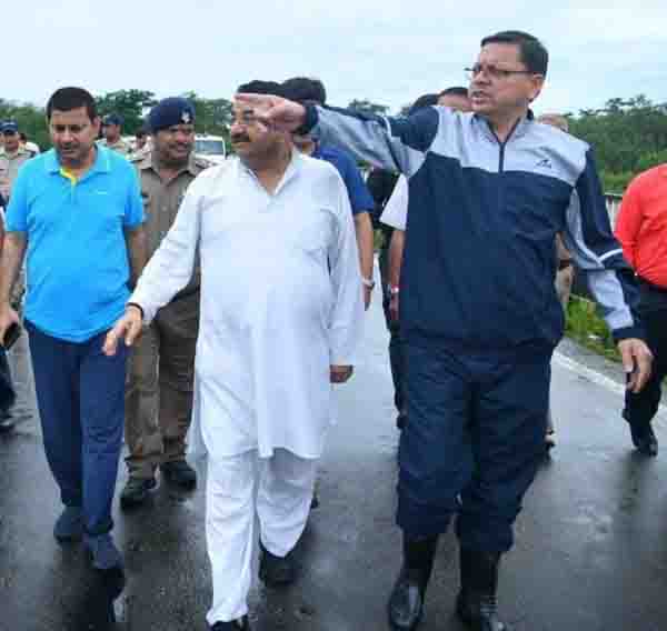 मुख्यमंत्री पुष्कर सिंह धामी ने आपदा प्रभावित क्षेत्रों का स्थलीय निरीक्षण करते हुए अधिकारियों को दिए आवश्यक दिशा-निर्देश