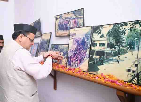 मुख्यमंत्री पुष्कर सिंह धामी ने मसूरी में शहीद राज्य आन्दोलनकारियों को पुष्पचक्र अर्पित कर श्रद्धांजलि दी