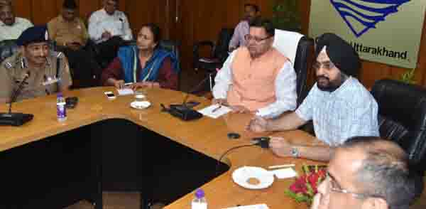 प्रदेश में कानून व्यवस्था सुनिश्चित करने के साथ ही प्रदेश में माहौल खराब करने वाले तत्वों पर रखी जाये कड़ी नजर – सीएम धामी