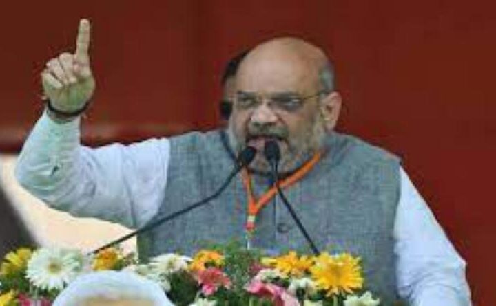 गृहमंत्री अमित शाह की सुरक्षा में बड़ी चूक, खुद को सांसद का पीए बताकर आसपास घूमता रहा शख्स