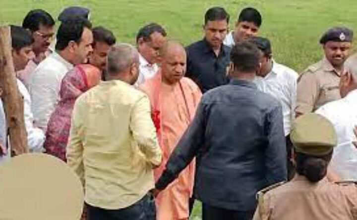 बाढ़ का जायजा लेने अयोध्या पहुंचे मुख्यमंत्री योगी आदित्यनाथ