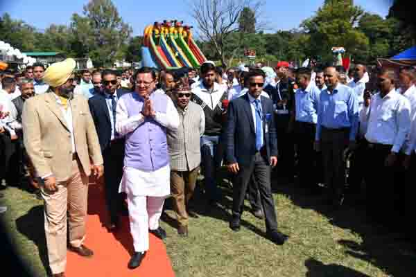 सीएम धामी ने सैनिकों, भूतपूर्व सैनिकों तथा उनके परिजनों के साथ मनाया दीपावली का त्यौहार