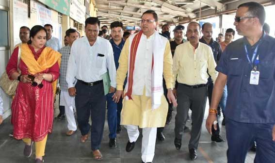 मुख्यमंत्री पुष्कर सिंह धामी ने त्योहारों के सीजन के दृष्टिगत आईएसबीटी देहरादून का किया औचक निरीक्षण