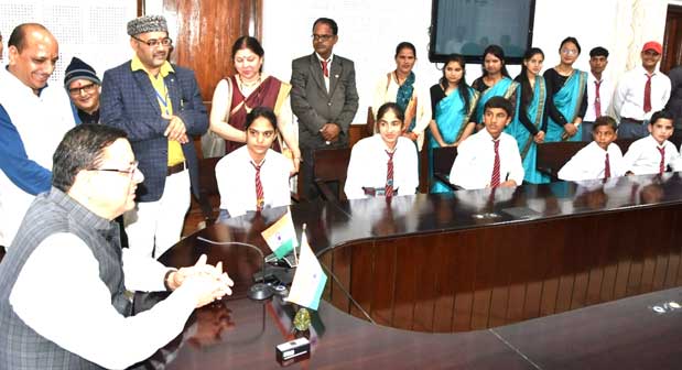 बाल शिक्षा सदन स्कूल बड़कोट के छात्रों ने मुख्यमंत्री पुष्कर सिंह धामी से की भेंट