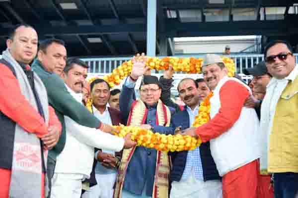 सीएम धामी ने देव सिंह मैदान में किया शरदोत्सव एवं विकास प्रदर्शनी-2022 का शुभारम्भ