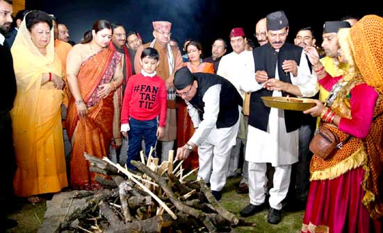 मुख्यमंत्री आवास में देखने को मिली लोकगीत लोकनृत्य एवं लोक संस्कृति के साथ लोक परम्पराओं के जीवन्तता की झलक