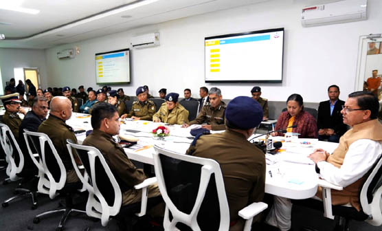 मुख्यमंत्री धामी ने उत्तराखण्ड पुलिस मुख्यालय में ‘‘उत्तराखण्ड पुलिस मंथन-चुनौतियाँ एवं समाधान’’ की थीम पर आयोजित कार्यक्रम का शुभारंभ किया