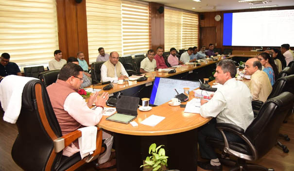 मुख्यमंत्री पुष्कर सिंह धामी ने सचिवालय में कार्यक्रम क्रियान्वयन विभाग की पहली समीक्षा बैठक ली