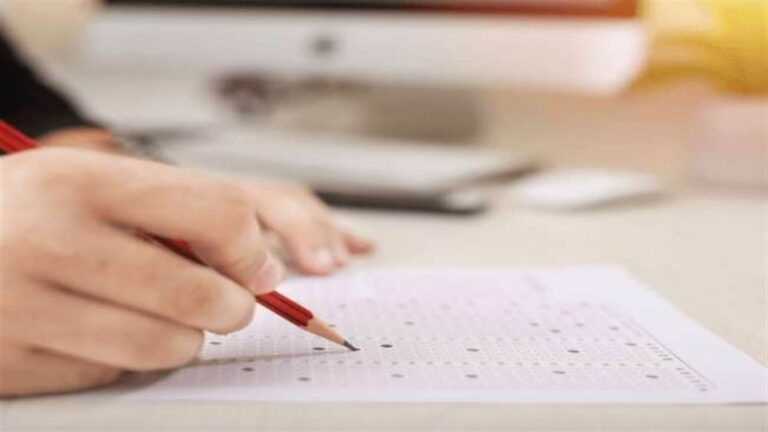 नेशनल टेस्टिंग एजेंसी की ओर से कराई गई संयुक्त प्रवेश परीक्षा बनी मजाक, परीक्षा केंद्रों में फेरबदल, अभ्यर्थी हुए परेशान