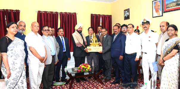 राज्यपाल ने डीएसबी परिसर में कुमाऊँ विश्वविद्यालय के संकायाध्यक्षों एवं निदेशकों की बैठक ली