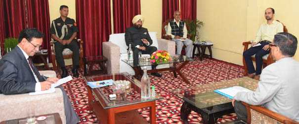 The Governor took a meeting of Deans and Directors of Kumaon University at DSB campus