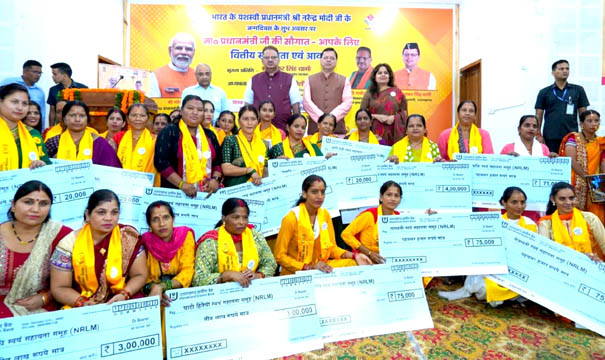 On the birthday of Prime Minister Modi, the Chief Minister gave many gifts to the beneficiaries